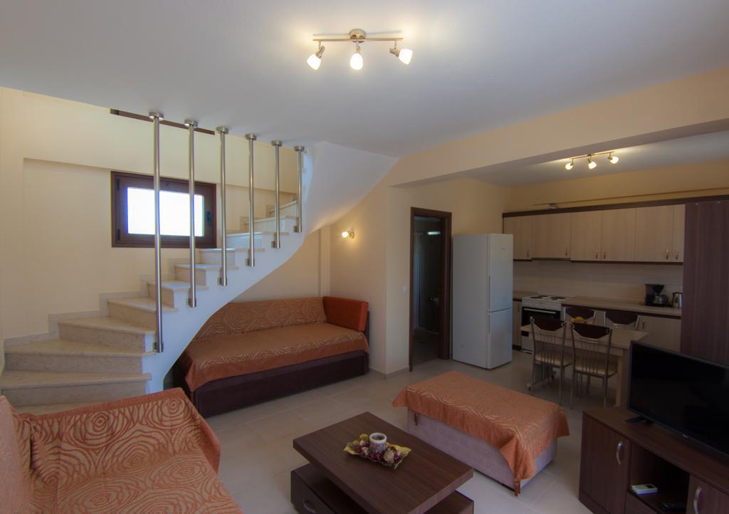 Ianthi Maisonettes Nea Roda Exterior foto
